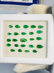 Par de Esmeraldas Naturales de Zambia, 11.90 CTS, Color Verde Premium, Excelente Brillo, Joyería Fina de Calidad, Certificadas por IGI - Product Image 2