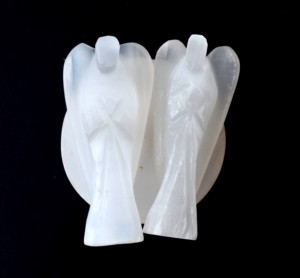 Vente directe usine – Anges en sélénite transparente de 3 pouces, sculptés, origine européenne, objet de collection d'art, provenant d'un fabricant indien - Product Image 2