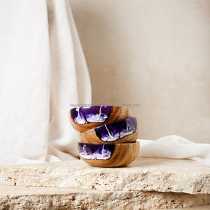 Bol de service à charcuterie classique en résine époxy écologique pour bois, petit format - Product Image 3