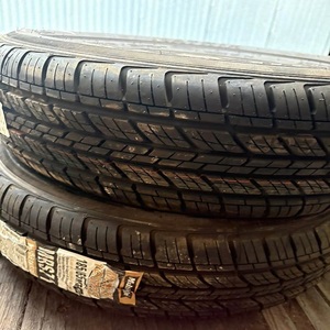Neumático Usado Premium para Automóvil 185 65 R15, Estructura Radial para Todas las Estaciones, Ofrece un Fuerte Agarre en la Carretera, Manejo Confiable y Confort Equilibrado - Product Image 5