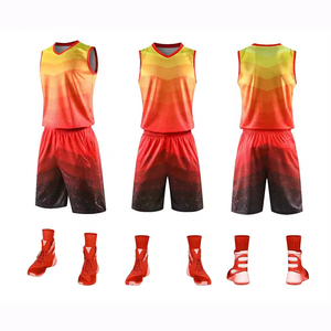 Uniformes de Baloncesto Personalizados con Impresión, Tallas Grandes, en Tela de Poliéster Dorada y Negra, Transpirable y que Absorbe la Humedad - Product Image 4