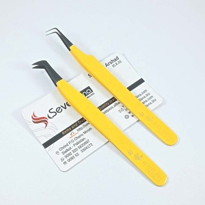 Juego de 2 pinzas de extensión de pestañas amarillas con logotipo de empresa personalizado con punta puntiaguda negra y mango liso - Product Image 3