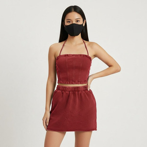 Ensemble de jupes personnalisées OEM tendance pour femmes, comprenant un crop top à capuche avec impression de logo décontractée, idéal pour l'hiver - Product Image 4