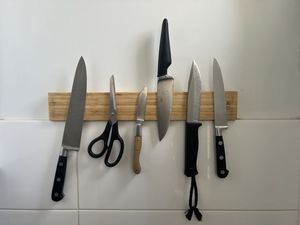 Barre magnétique porte-couteaux en bois faite à la main, écologique, durable et robuste, pour déossage, support mural puissant, vente en gros usine - Product Image 2