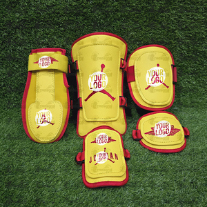 Conjunto de equipo de protección Trqsons con vibrante esquema de camuflaje para niños y profesionales, hecho con malla y cuero de alta calidad. - Product Image 5