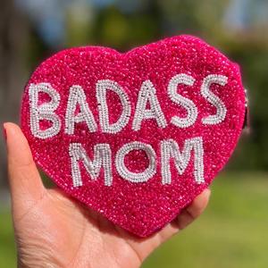 Monedero de terciopelo con cuentas personalizado de BADASS MOM Factory, con cuentas elaboradas, hecho a mano, con patrones de bordado de cuentas de terciopelo. - Product Image 1