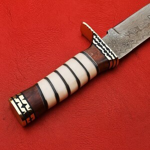 Cuchillo de caza de acero de Damasco con punta de clip y mango de madera, hoja recta de grado industrial para uso en exteriores, Short Sign Industry - Product Image 4