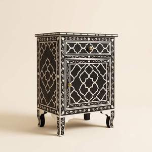 Mesita de Noche Artesanal con Incrustaciones de Hueso Negro, 1 Cajón, Motivo de Enrejado Marroquí, Mueble de Lujo con Incrustaciones Indias - Product Image 1