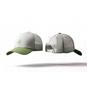 Gorra de béisbol estilo camionero premium en blanco y verde – Gorra ajustable con cierre a presión y logotipo circular bordado - Product Image 1