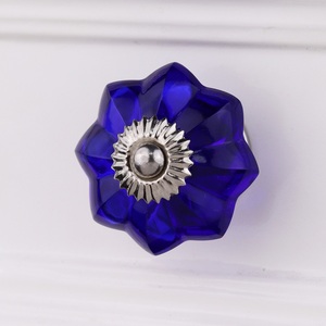 Tiradores de cajones de diseño en cristal azul melón de calidad premium al por mayor, pomos para cómodas, tiradores para gabinetes, herrajes elegantes con acabado de lujo. - Product Image 1