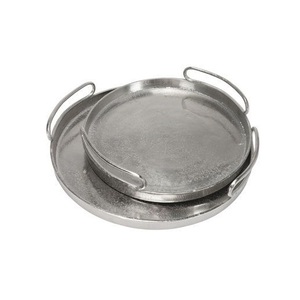 Plateau en acier élégant, conçu pour servir des boissons, des repas et des rafraîchissements, avec une structure robuste et un usage quotidien élégant. - Product Image 1