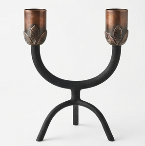 Décoration d'intérieur, chandelier en fer noir à deux bras avec support de bougie en feuille de tulipe en cuivre - Product Image 1