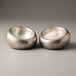 Platos Minimalistas para Sal y Pimienta de Aluminio Fundido en Arena, Acabado en Estaño Envejecido, Decoración para el Hogar, WB Inc India - Product Image 1