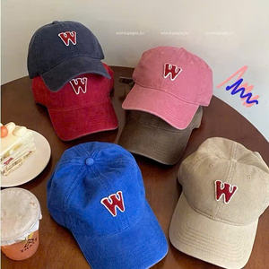 Casquette de baseball unisexe en coton et polyester écologique avec logo brodé sur le panneau avant, idéale pour le sport et les activités de plein air, personnalisable, fabriquée au Vietnam - Product Image 3