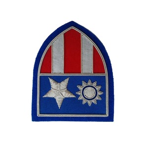 Meilleures ventes 2026 En gros Badges de blazer brodés au fil de laine, broderie entièrement artisanale, Badges de mode en fil de laine - Product Image 4