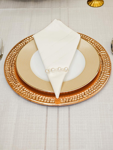 Assiette de service en cuivre artisanale avec texture martelée, décoration de table rustique et luxueuse, set de table - Product Image 4