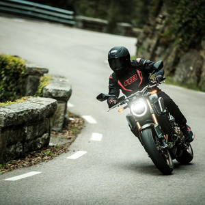 Casque de moto intégral RF-1400 avec visière transparente, coque en fibre de verre et doublure protectrice en EPS - Product Image 5