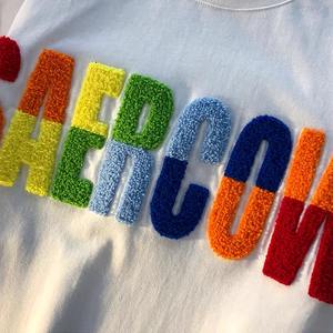 T-shirts personnalisés en coton/polyester brodés chenille, col en V, anti-plis, pour hommes et unisexe, grandes tailles, avec logo, vente en gros - Product Image 1