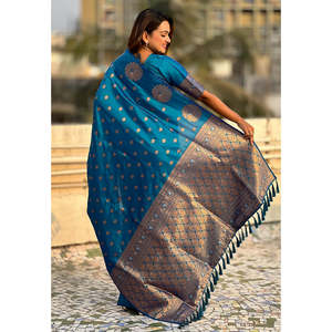 Sari Azul de Seda Suave con Doble Bordado Zari y Borde de Pavo Real, Elegantes Vestidos de Fiesta - Product Image 4
