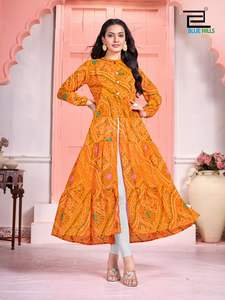 Fancy Pure Georgette Designer Long Flair Gown Kurti pour femme Vêtements indiens et pakistanais avec demi-crêpe intérieure Fabriqué en Inde - Product Image 2