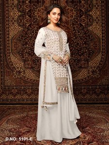Traje Salwar Tradicional Bordado en Crema con Dupatta, Corte Holgado y Largo hasta el Suelo, Ropa India y Pakistaní para Mujer - Product Image 2