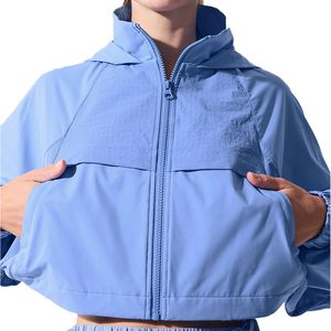 ชุดแจ็คเก็ตผ้าริปสตอปน้ำหนักเบาพรีเมียมและกางเกงขาสั้นทรงดอลฟินสำหรับผู้หญิง ชุดกีฬาเทคนิคสำหรับผู้หญิง ชุด 2 ชิ้นสั่งทำได้ ขายส่งแบบ OEM - Product Image 4