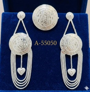 Boucles d'oreilles clous de luxe plaquées or 24 carats en forme de cœur corail vintage pour femme, bijoux de fête en alliage certifiés par un tiers A-55045 - Product Image 4