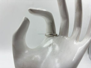 Bague en argent 92.5 de haute pureté bande classique faite à la main, style minimaliste pour l'élégance de tous les jours - Product Image 2