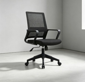 Chaise de bureau ergonomique en maille avec accoudoirs fixes, base pivotante en plastique, dossier ouvert, réglage manuel, design minimaliste - Product Image 1