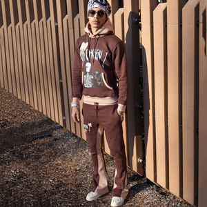 Conjunto Deportivo de Algodón 100% de Alta Calidad con Estampado Urbano y Pantalones Acampanados – Atuendo Urbano de Dos Piezas Personalizado Premium - Product Image 5