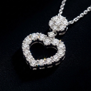 Pendentif en or blanc 18 carats avec diamant, motif cœur ouvert, halo floral, collier à pendentif en forme de grappe, avec chaîne double et diamant de laboratoire - Product Image 1