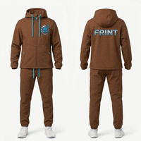 Survêtement de sport personnalisé pour équipe de cheerleading et de danse, imprimé par sublimation, avec veste à capuche zippée et pantalon, en tissu softshell.