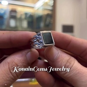 Bague signet pour homme en argent sterling avec onyx noir – Design moderne et audacieux - Product Image 1