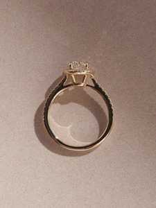 Anillo de Compromiso con Diamante Cultivado en Laboratorio de 3 Quilates, Corte Redondo, Banda Trenzada, Oro de 14K, Certificado IGI - Product Image 2