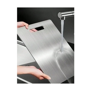 Planche à découper en métal durable et de dernière génération utilisée dans la cuisine - Product Image 1