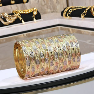 กำไลข้อมือทองชุบ 3 สี สำหรับงานปาร์ตี้ ชุด 12 ชิ้น ขายส่ง - Product Image 3