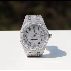 Montre-bracelet de luxe contemporaine pour homme avec mouvement à quartz, éléments en diamant moissanite finis à la main, en acier inoxydable, design de créateur - Product Image 2