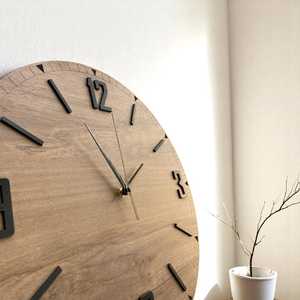 Horloge murale en bois naturel, pièce d'ameublement artisanale - Product Image 6