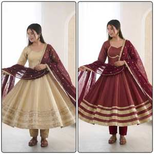 Nuevo Traje Anarkali con Estampado Floral en Organza, Vestido y Pantalón con Detalles Realistas y Dupatta - Product Image 5