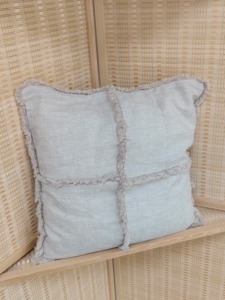 Housse de coussin en lin carrée, style bohème, faite à la main, avec franges décoratives - Product Image 1