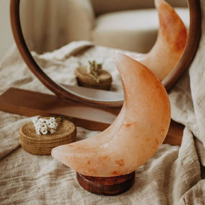 Lámpara de Sal Rosa del Himalaya 2026 al por Mayor, la Mejor Calidad, Forma de Luna, Aromaterapia, Base de Madera, Ecológica, Tallada a Mano, Artesanía Natural - Product Image 3
