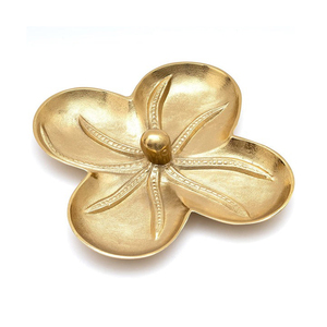 Plateau de service en métal de luxe en forme de fleur avec finition texturée étoile de mer, idéal pour la décoration de table en gros pour hôtels et maisons - Product Image 2