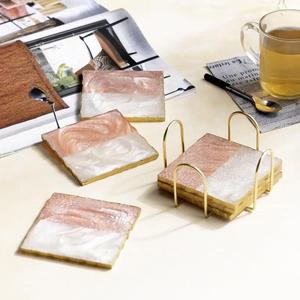 Sous-verre en résine avec tranches d'agate ronde polie et bord doré pour café, par Fashion Craft India - Product Image 1