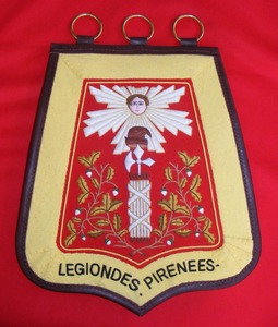 Drapeau Cérémoniel Brodé Main en Fil Doré et Vert, Personnalisé, Qualité Standard - Product Image 1