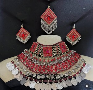 Parure de bijoux afghans Kuchi, collier ras-du-cou rouge, boucles d'oreilles, ensemble de bijoux de mariée tribaux vintage, parure de collier ras-du-cou traditionnel avec pièces de monnaie - Product Image 4