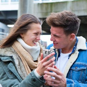 Confezione da 2 Scaldamani Elettrici Portatili da 10000mAh con Funzione Power Bank e 3 Livelli di Riscaldamento - Product Image 4