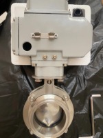 Vanne papillon sanitaire motorisée en acier inoxydable SS304 316 avec actionneur électrique SMS DIN pour la transformation alimentaire et la brasserie