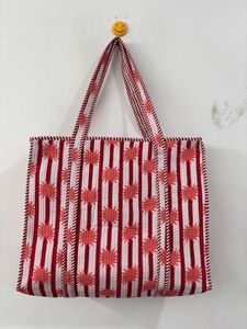 Sac fourre-tout d'été matelassé en coton imprimé à la main indien, doublé, pour femme, avec broderie Jhola, idéal pour le shopping - Product Image 3