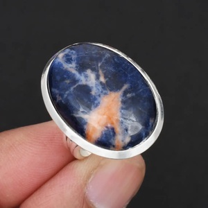 Bague artisanale en argent sterling 925 avec sodalite naturelle, toutes tailles, pierre précieuse bleue, bijou statement, bague bohème pour femme - Product Image 1