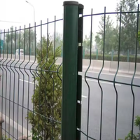 Panneau de clôture en treillis soudé incurvé 3D, galvanisé, revêtu de PVC, à plis triangulaires en V, pour la sécurité des aéroports, des écoles et des jardins